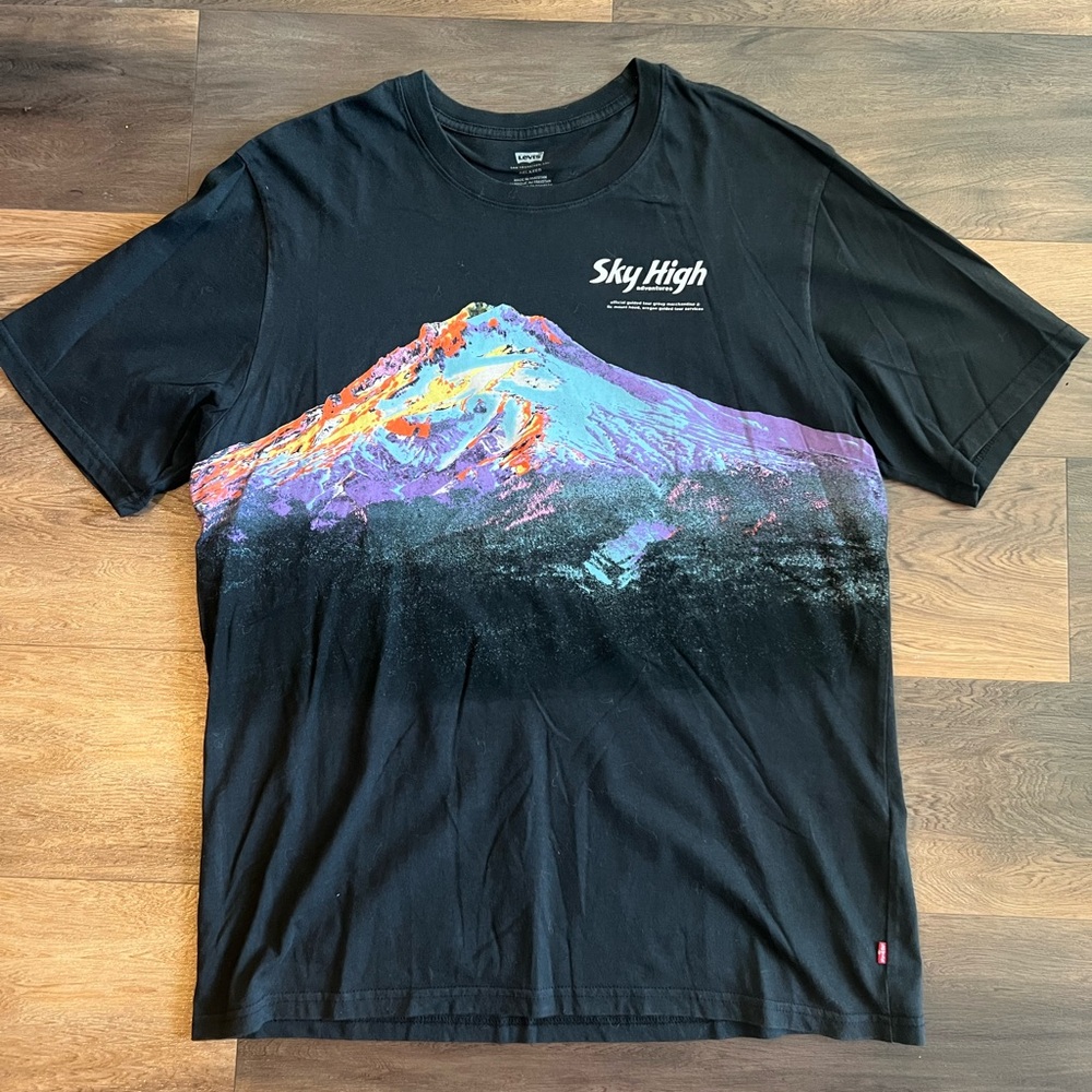 Black Levi’s Graphic Men's Shirt